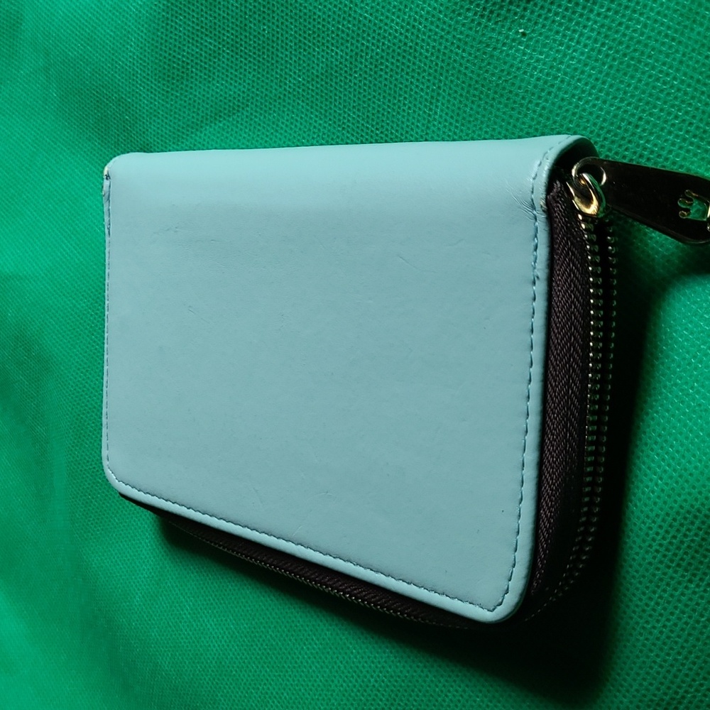Crown 👑 Pouch 👝 - Picture 2 of 8